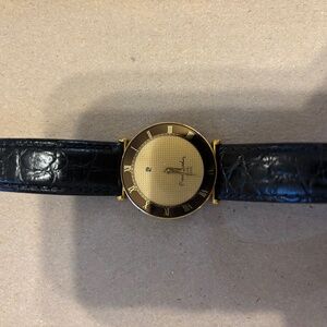 Men’s vintage Pierre Cardin watch gold w/black strap